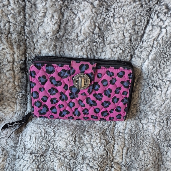 Vera Bradley 🖤 Pink Leopard Print Wallet - Picture 1 of 3